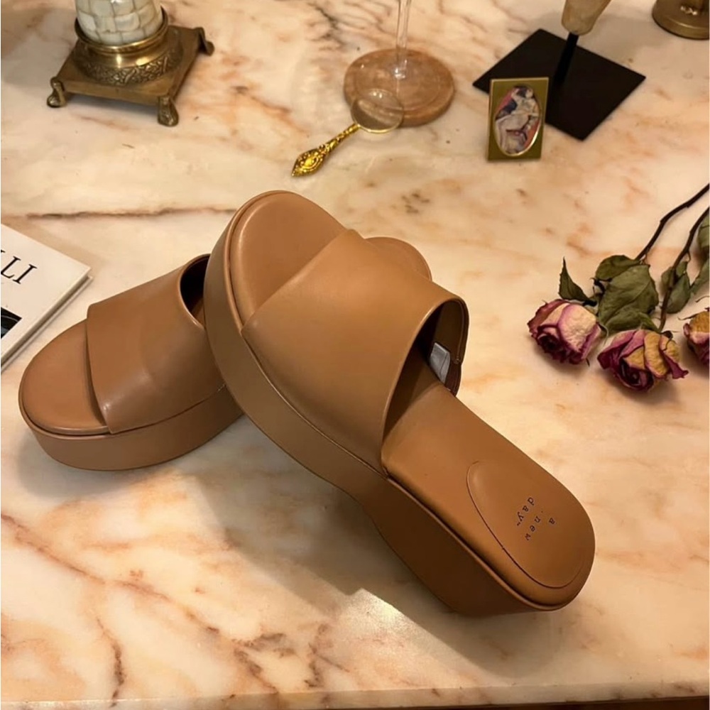 Tan Platform Sandals (size 8) - Picture 3 of 4